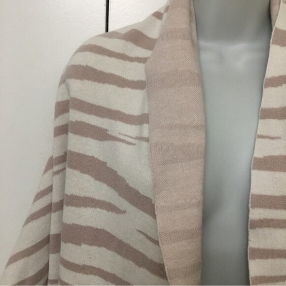 Soia & Kyo Pink Animal Print Knit Scarfigan with Fringe - Picture 3 of 10